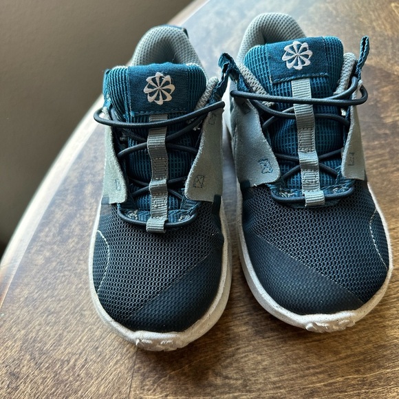 Nike shoes 10c - Picture 2 of 5